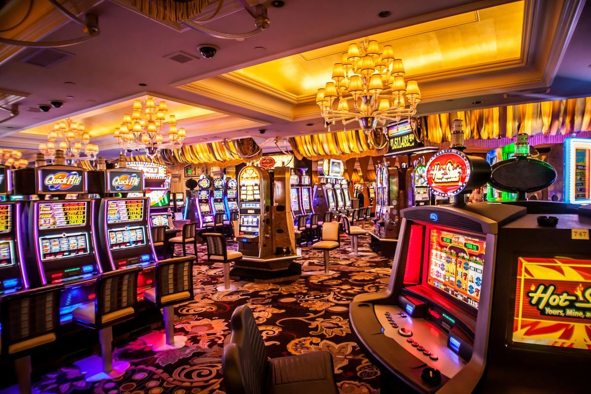 Khám phá các danh mục cá cược thể thao và trò chơi casino hấp dẫn tại mm8